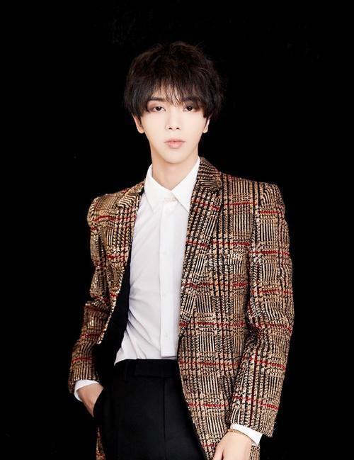 明星爆料唐三镜视频播放,明星爆料背后的视频播放之谜